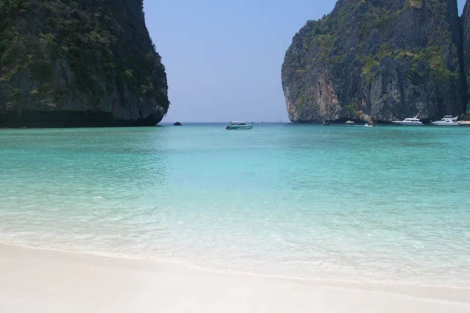 Maya Bay and limestone cliffs on Ko Phi Phi Le, Krabi